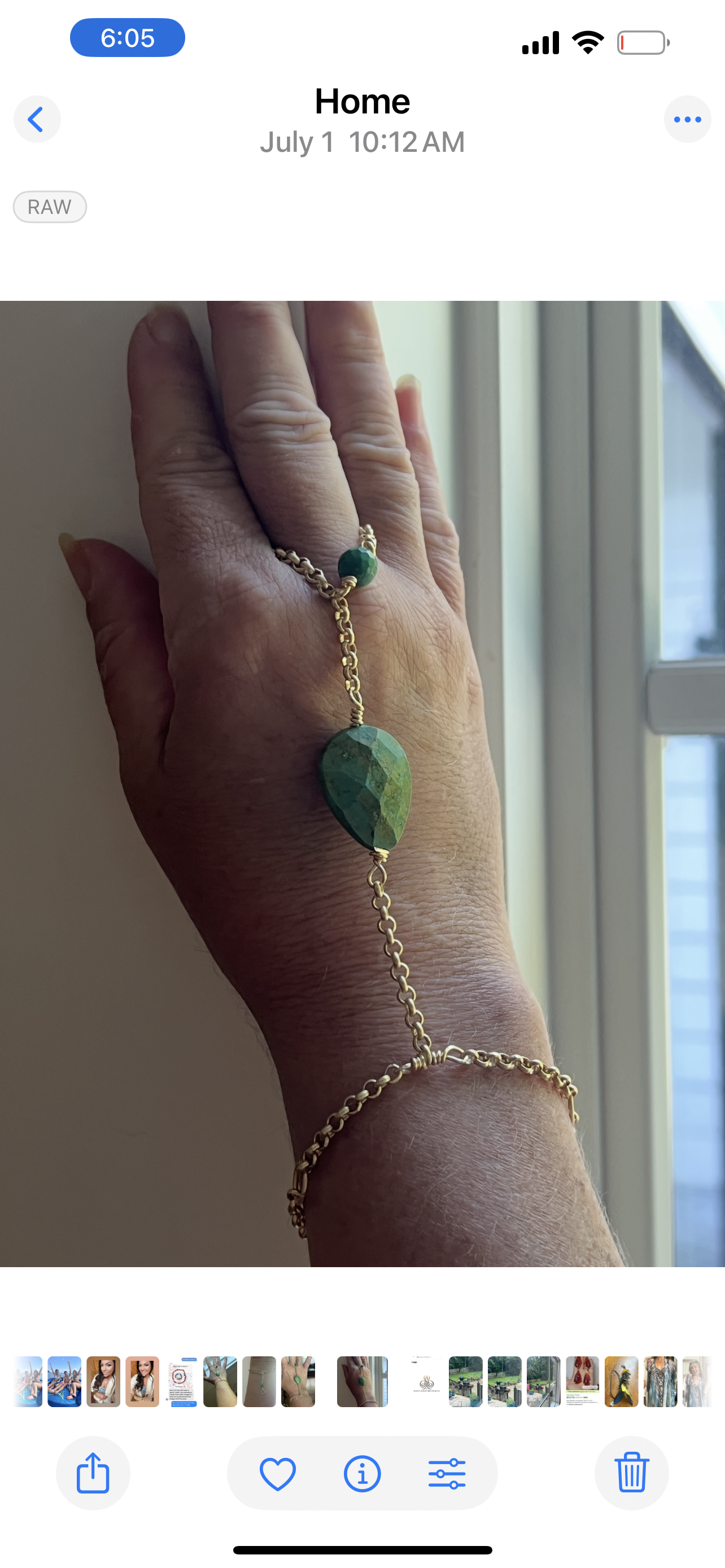 The Molly Handchain