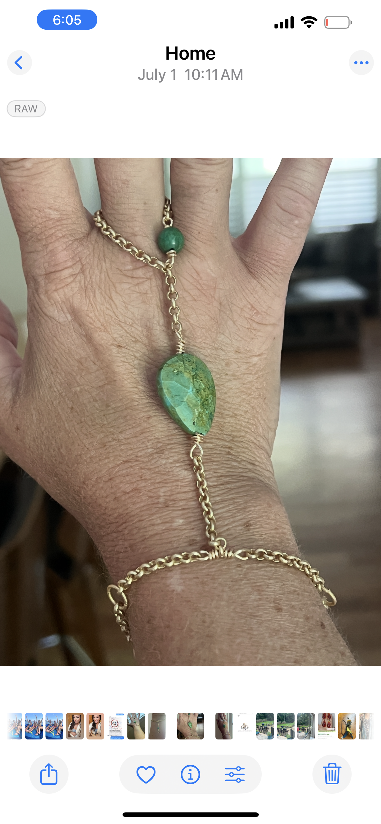 The Molly Handchain
